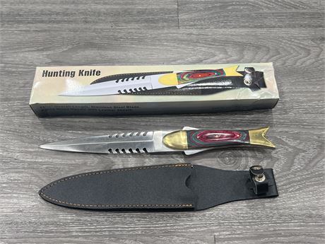 NEW LARGE HUNTING KNIFE W/ SHEATH - SPECS IN PHOTOS