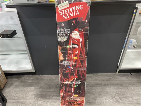 1993 MR CHRISTMAS STEPPING SANTA (TESTED WORKING)