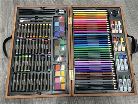 QUALITY PENCIL CRAYON/PASTEL SET IN CARRY CASE