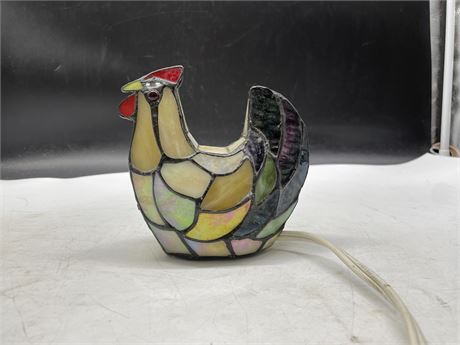 SMALL STAINED GLASS CHICKEN LAMP (5”x5”)