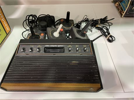 ATARI CONSOLE WITH 4 CONTROLLERS & 2 PADDLES (UNTESTED)