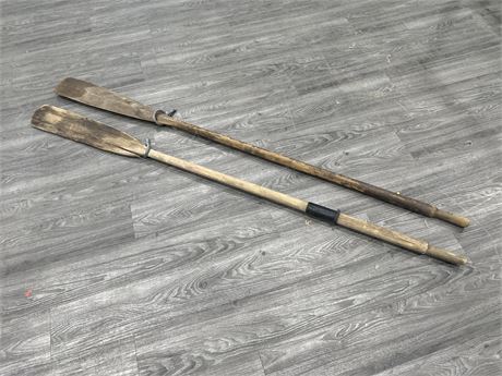 VINTAGE PAIR OF BOAT ORES - 77” LONG
