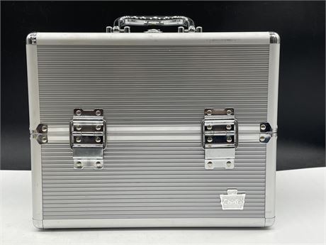 (NEW) SILVER MAKEUP CASE