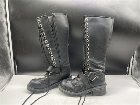 NA-NA LACE-UP BOOTS - SZ 8