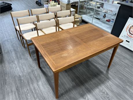 MADE IN DENMARK MIDCENTURY EXTENDABLE TEAK DINING TABLE W/8 CHAIRS