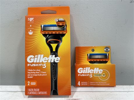 NEW GILLETTE FUSION 5 W/SMALL BOX OF EXTRA CARTRIDGES