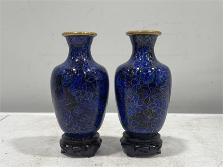 PAIR OF VINTAGE CLOISONNÉ VASES ON STANDS - 6” TALL