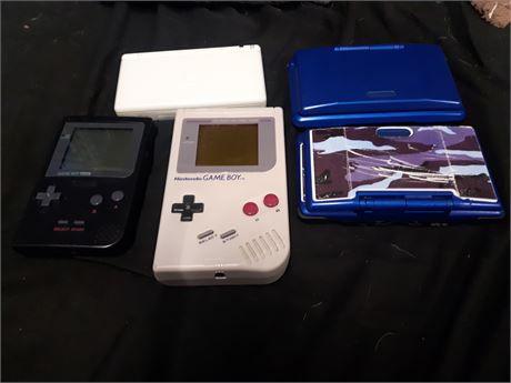 COLLECTION OF DS / GAMEBOY CONSOLES - ALL HAVE ISSUES - NEED REPAIRS - AS IS