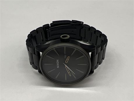 NIXON “NEVER BE LATE” MENS WATCH