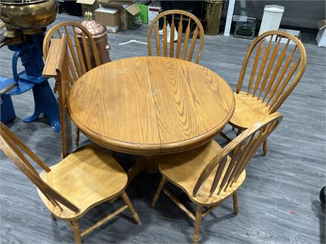 HAMILTON & SPILL WOOD TABLE SET W/ 5 CHAIRS - INCLUDES LEAF