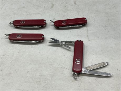4 SMALL SWISS ARMY KNIVES