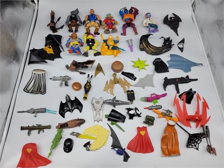 LOT OF VINTAGE HE-MAN FIGURES AND BAG OF ACCESSORIES