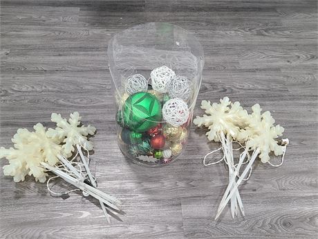 2 SET OF BLINKING LED SNOWFLAKES + VARIOUS SIZE CHRISTMAS ORNAMENTS
