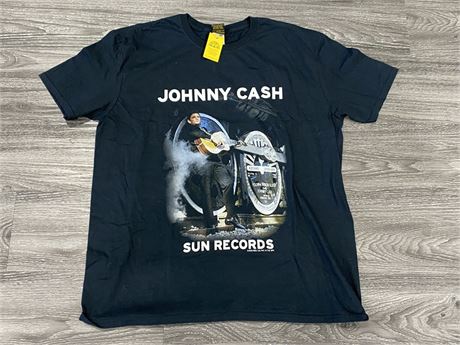(NEW) JOHNNY CASH “SUN RECORDS” T-SHIRT (XL)