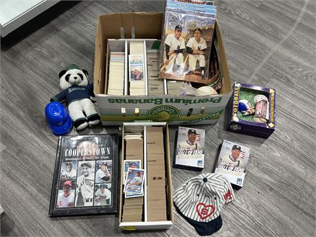 LARGE LOT OF BASEBALL CARDS & COLLECTABLES M