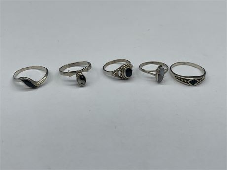 5 STERLING SILVER RINGS WITH ONYX & MOTHER OF PEARL