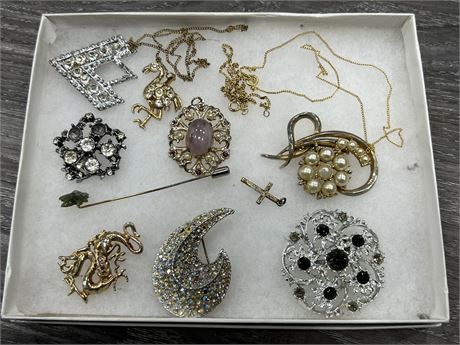 LOT OF VINTAGE JEWELRY