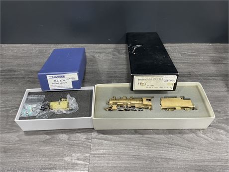 2 VINTAGE CABOOSE TRAIN MODELS - HIGH VALUE - LIKE NEW CONDITION