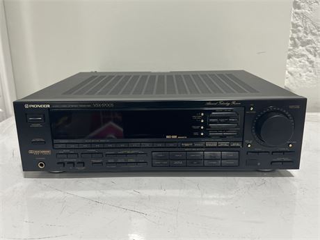 PIONEER VSX-5700S RECEIVER - POWERS UP