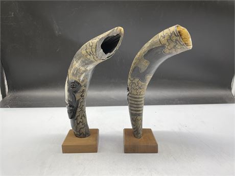 PAIR OF AFRICAN CARVED HORN DECORATIONS - 9” TALL