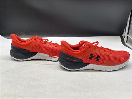(LIKE NEW) UNDER ARMOUR CHARGED ESCAPE SIZE 10 SHOES