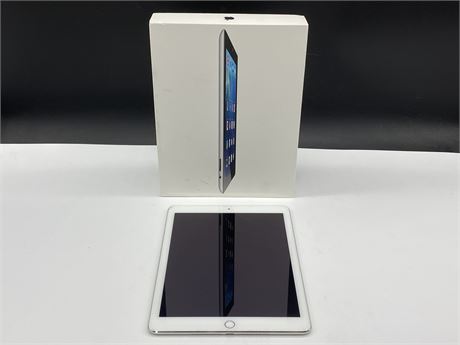 IPAD AIR 2 A1566 - POWERS ON / DISABLED
