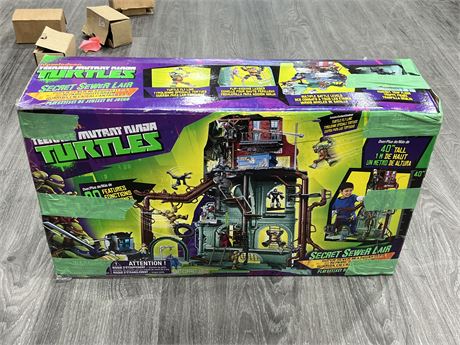 TMNT SECRET SEWER LAIR COMPLETE IN BOX