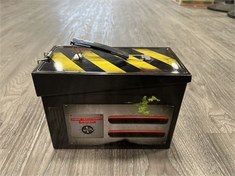 GHOSTBUSTERS COMIC CON EXCLUSIVE GHOST TRAP IN LUNCH BOX - 8”x6”x4”