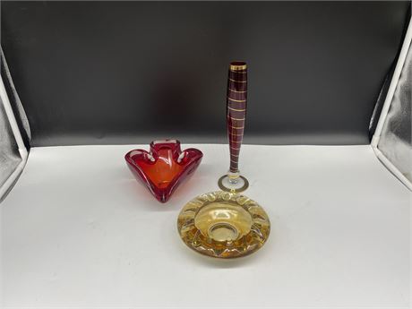 RED GLASS BOWL, YELLOW ASHTRAY & RED & GOLD BUD VASE