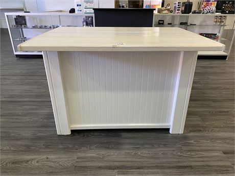 DECORATIVE COUNTER TOP WITH OPEN SHELVING