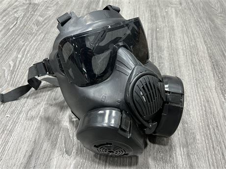 AIRSOFT / PAINTBALL MASK W/ 2 COOLING FANS