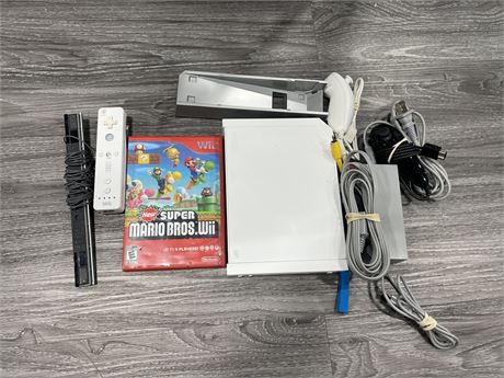 NINTENDO WII COMPLETE W/ CORDS CONTROLLERS & GAME
