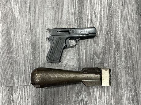 VINTAGE PRACTICE MOTAR 8” & 1960’s TIGER 7 DART GUN