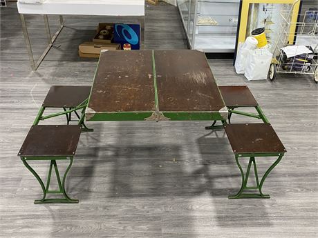 VINTAGE MILWAUKEE HANDY CAMPING PICNIC TABLE MADE IN THE US (59”33”X27”)