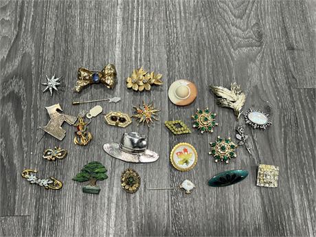 24 VINTAGE BROOCHES - SOME SIGNED