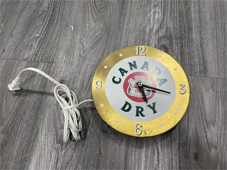VINTAGE CANADA DRY CLOCK (WORKS GREAT) 9”