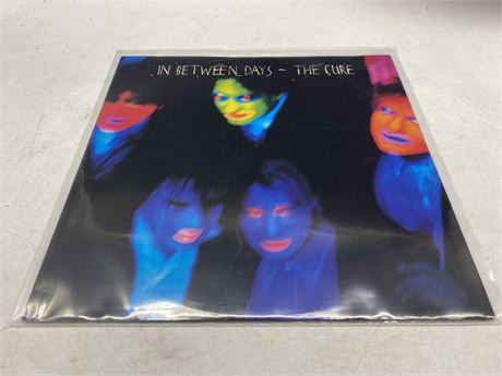 THE CURE - IN BETWEEN DAYS - EXCELLENT (E)