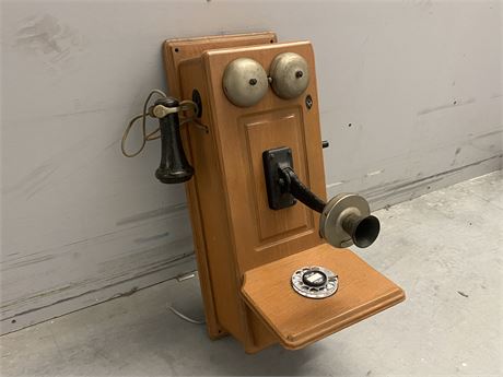 ANTIQUE WALL MOUNT TELEPHONE - WORKS