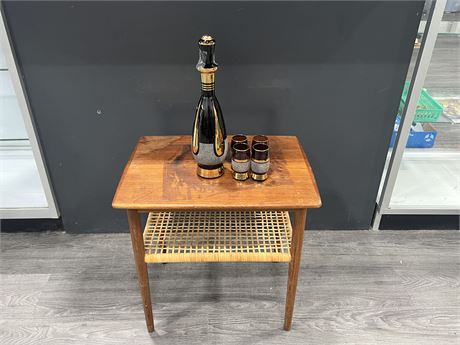 SMALL MID CENTURY SIDE TABLE W/ DECANTER SET - TABLE IS 20”x20”x15”