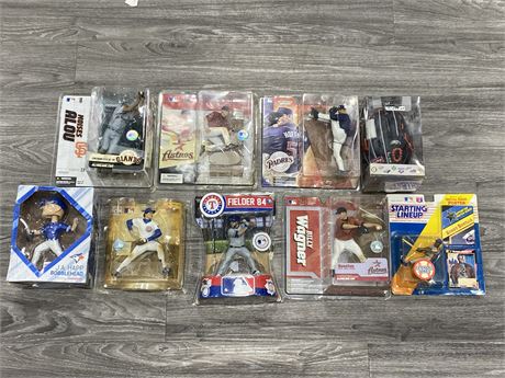 LOT OF BASEBALL FIGURES & COLLECTABLES