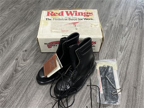 PAIR OF NEW RED WING LEATHER STEEL TOE BOOTS SIZE 6.5