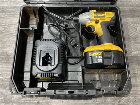 DEWALT IMPACT DRIVER W/BATTERY & CHARGER (Works)