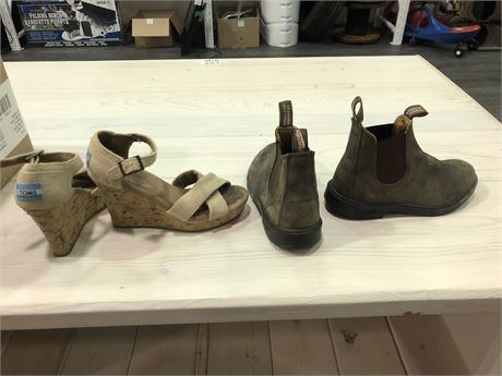 2 PAIRS OF WOMENS BOOTS\WEDGES 1 BIRKENSTOCK 1 TOMS SIZE 6