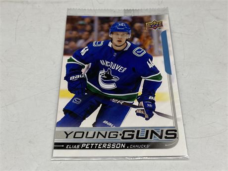 JUMBO ELIAS PETTERSSON YOUNG GUNS ROOKIE CARD IN ORIGINAL WRAP