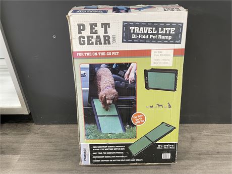 PET GEAR TRAVEL LITE FOLDING PET RAMP IN BOX