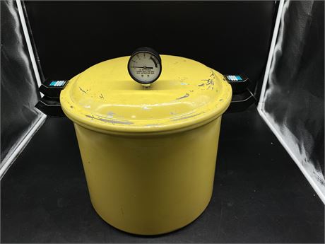 VINTAGE YELLOW PRESSURE COOKER - DISPLAY USE ONLY