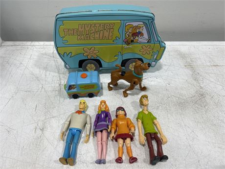 VINTAGE SCOOBY FIGURES LOT + COLLECTABLE TIN