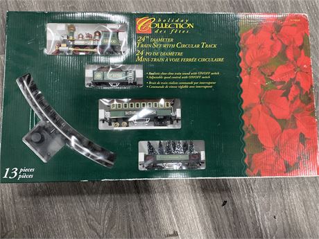 13 PIECE HOLIDAY COLLECTION TRAIN SET IN BOX
