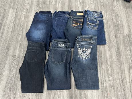 7 PAIRS OF WOMENS JEANS - ASSORTED SIZES - MOSTLY LARGER