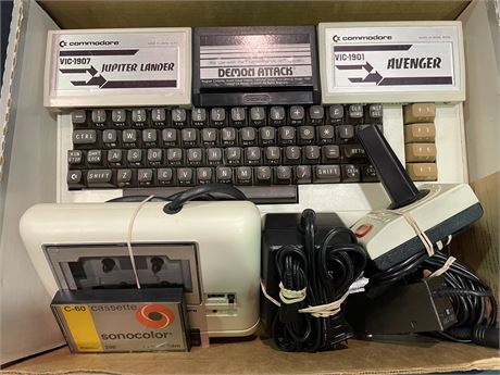 VINTAGE VIC-20 COMMODORE COMPUTER WITH PADDLES